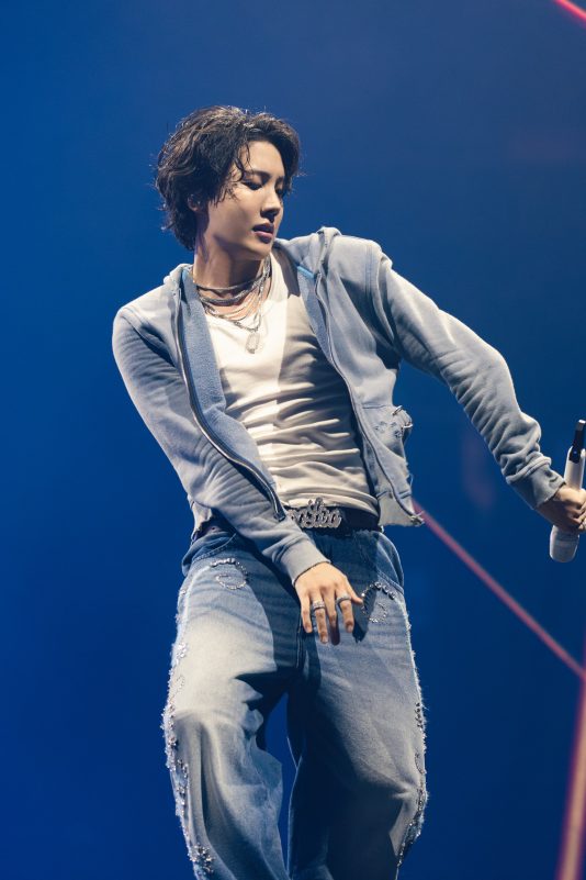 bts j-hope concert reunion jung kooksinger-denim-microphone-jewelry.
