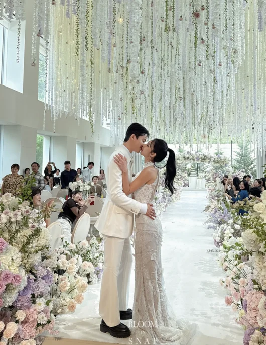 mina myoung weddingWedding-Kissing-Flowers-Celebration.