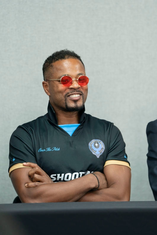 patrice evra park ji-sung shooting starsman-sunglasses-jersey-arms-crossed.