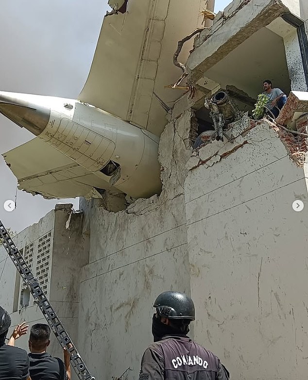 air india crash gujarat eyewitnessairplane-crash-building-commando.