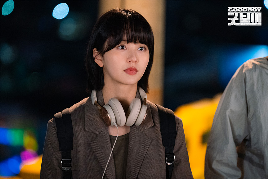 kim so-hyun good boy transformationwoman-headphones-backpack-blazer.