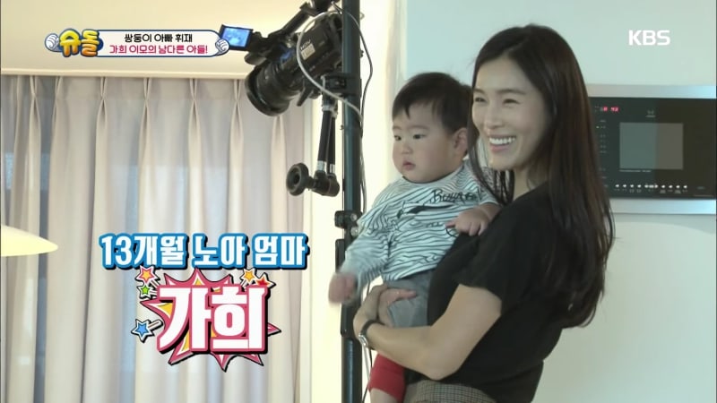 kahi childbirth storymother-baby-camera-portrait.