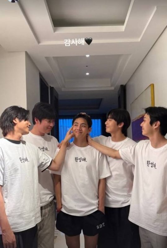 BTS V military dischargeBTS-Friendship-MatchingShirts-Indoor.