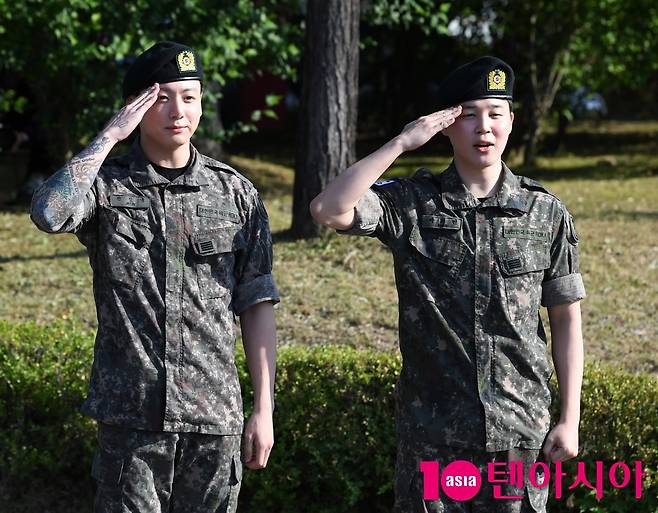 bts jimin jungkook military dischargemilitary-salute-men-uniform-berets.