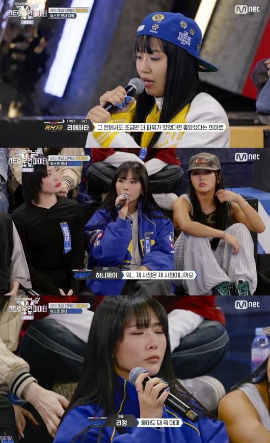 Riehata Honey J Street Woman FighterKoreanTVShow-Panelists-Microphone-Fashion.