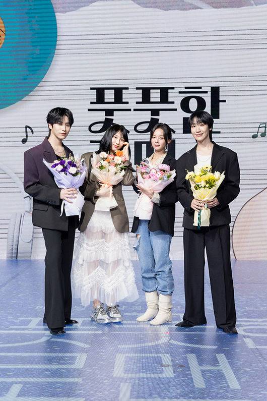 lee chae-yeon budding romance acting debutgroup-flowers-music-formalwear.