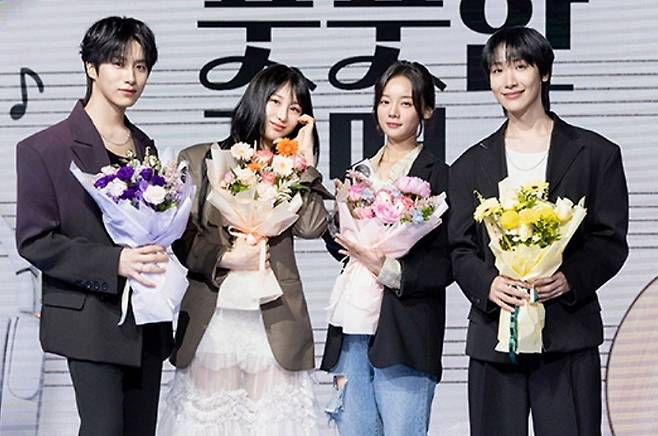 lee chae-yeon budding romance acting debutflowers-blazers-group-smiles.