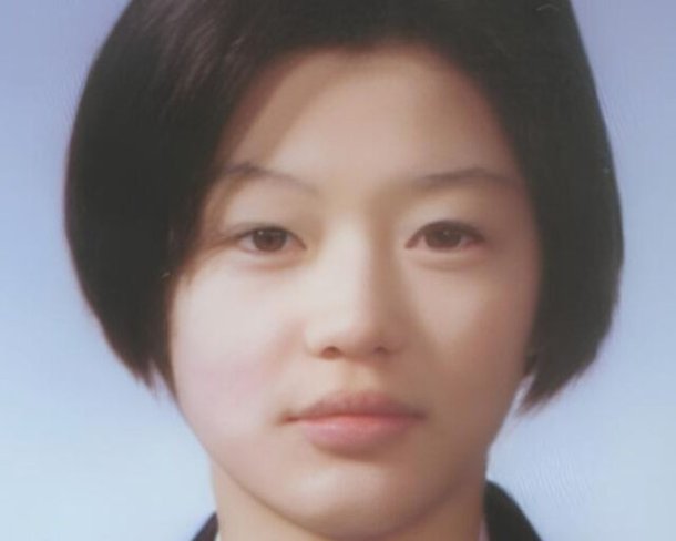 jun ji-hyun college photosportrait-Asian-woman-shortHair.