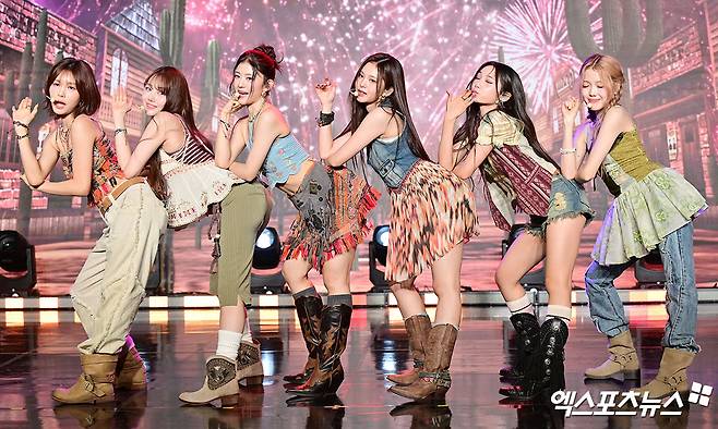 kiiras debutK-pop-cowgirl-boots-stage.