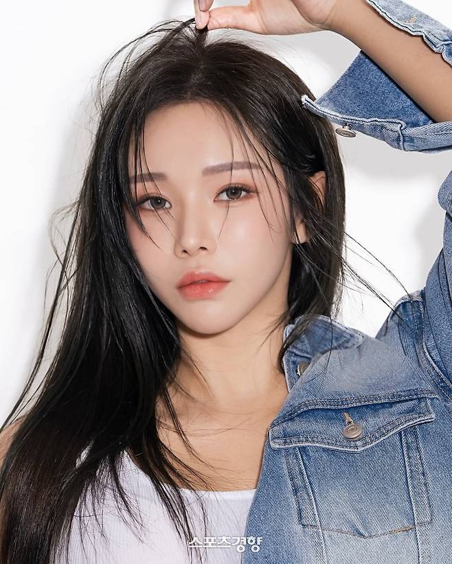 Song Ha-na Roh Moo-hyun controversyportrait-woman-denimjacket-hair.
