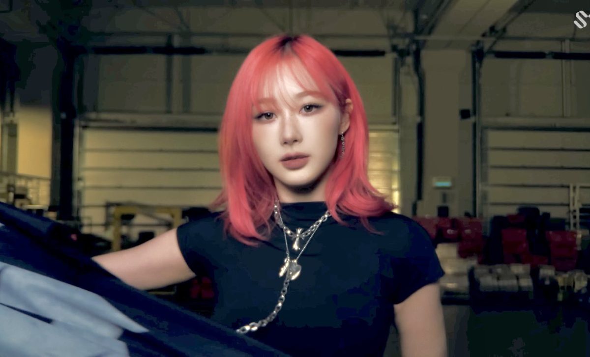 aespa dirty work performance videowoman-pinkhair-necklace-warehouse.