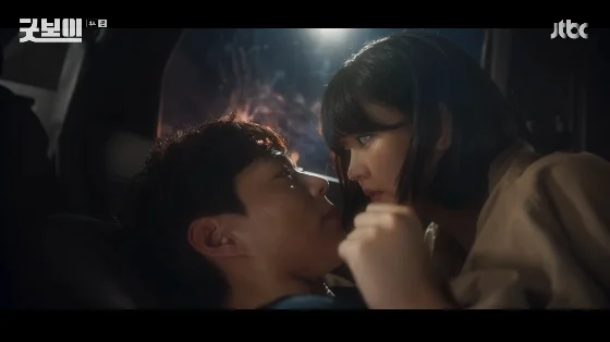 kim so-hyun park bo-gum good boy kiss scenecouple-car-intense-staring.