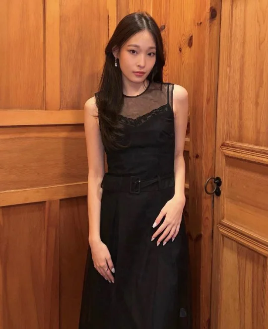 Daughter of Shinsegae President to Debut in Co-Ed Idol Group Under THE BLACK LABEL 1