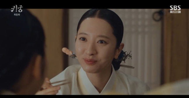 the haunted palace finale ratingsKorean-woman-food-chopsticks.