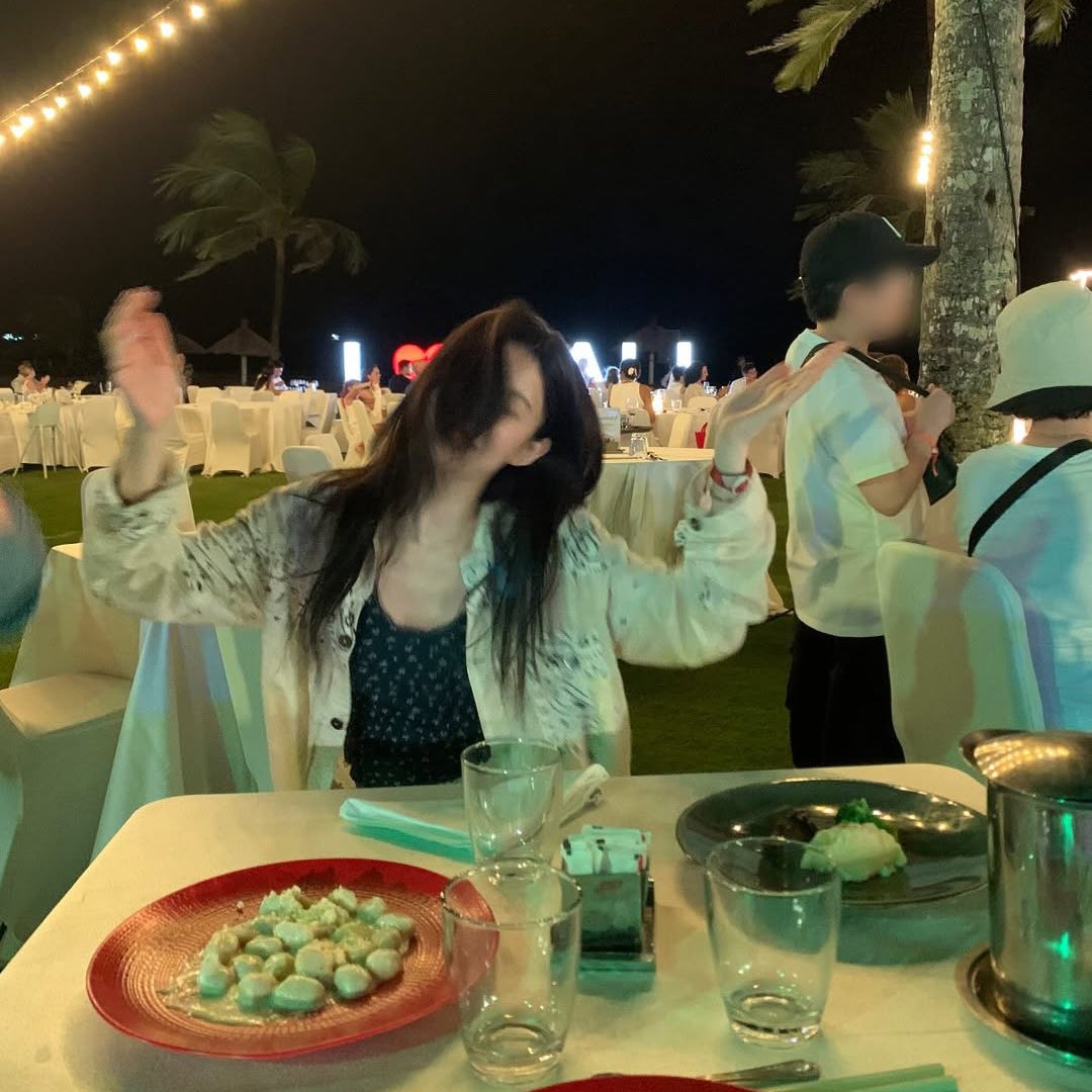 go yoon-jung bali vacationcelebration-woman-dinner-night.