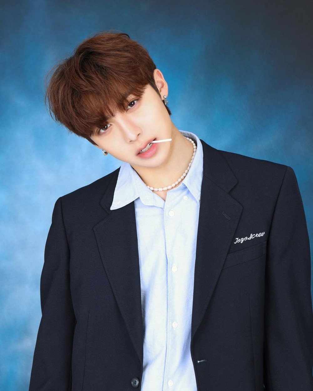 the black label co-ed k-pop groupPortrait-Lollipop-Blazer-PearlNecklace.