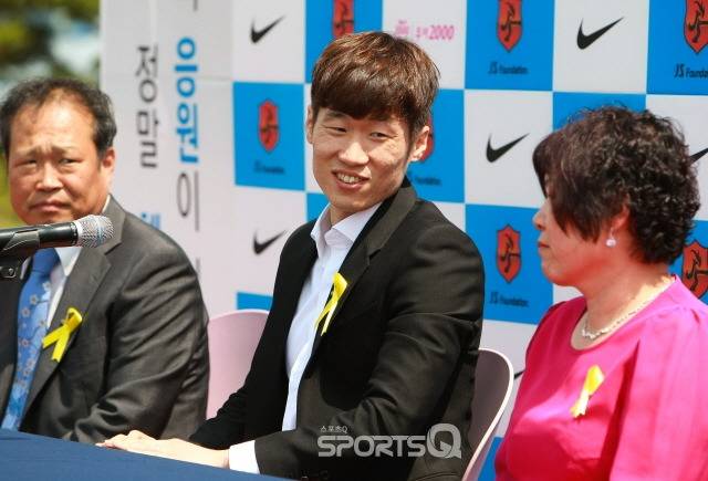 park-ji-sung-gift-to-parents-3