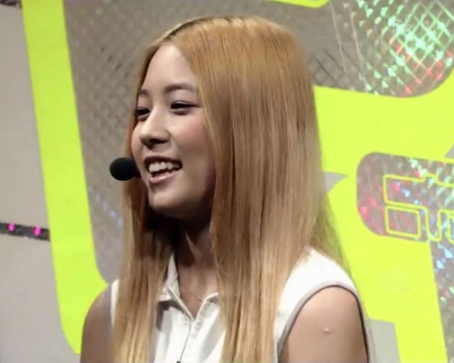 boa weverse con 2025 transformationAsian-woman-microphone-blondeHair.