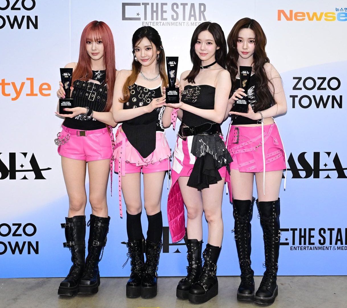 aespa June comebackK-pop-pink-awards-boots.