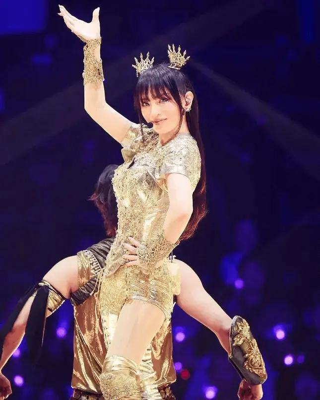 hamasaki ayumi elon musk rumorwoman-performance-goldcostume-stage.