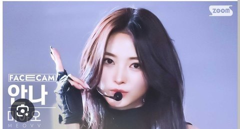 girl-groups-replaceable-k-popwoman-microphone-gloves-two-tone' 'hair.
