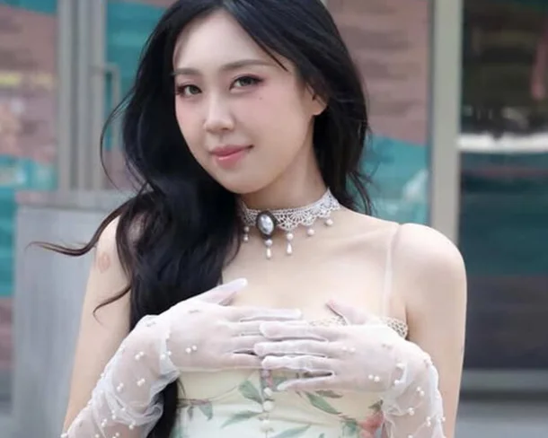 lee young ji gap differencewoman-choker-gloves-floral' 'dress.