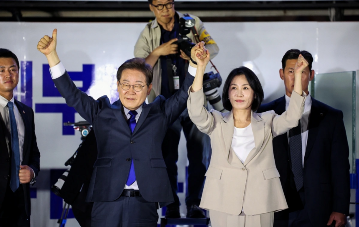 lee jae-myung new presidentpolitical-rally-leaders-suits-supporters.