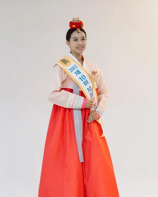 jo yoon-hee ulzzang photosWoman-Hanbok-Sash-Pageant.