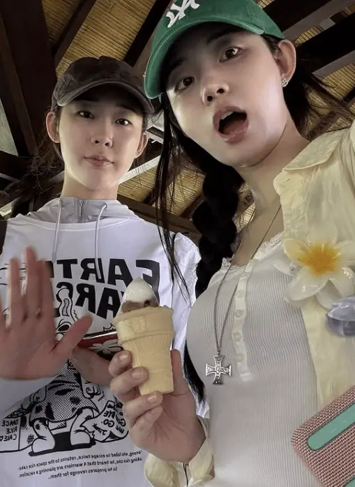 resident playbook bali reward vacationtwo-women-icecream-hats-selfie.