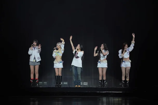 NewJeans ComplexCon court fine ADORKpop-Group-Performance-Singing-Stage.
