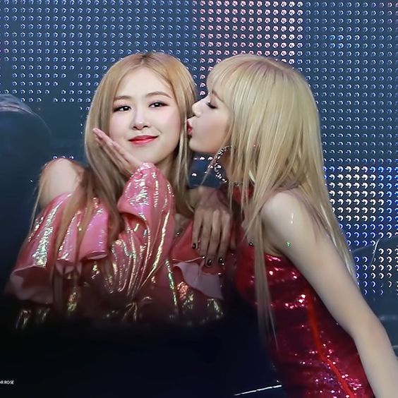 blackpink-rose-lisa-kiss-us-tour