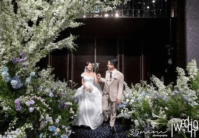 Kim Jun-ho Kim Ji-min wedding' 'edding' '' 'ride' '' 'room' '' 'lowers.