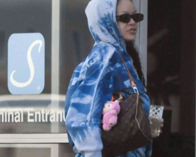 labubu-art-toy-blackpink-rihanna-resale-3