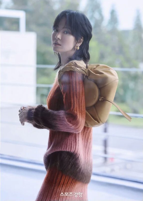 Song Hye‑Kyo wolf cut Fendi Spy bagwoman' 'sweater' 'backpack' 'indoor.