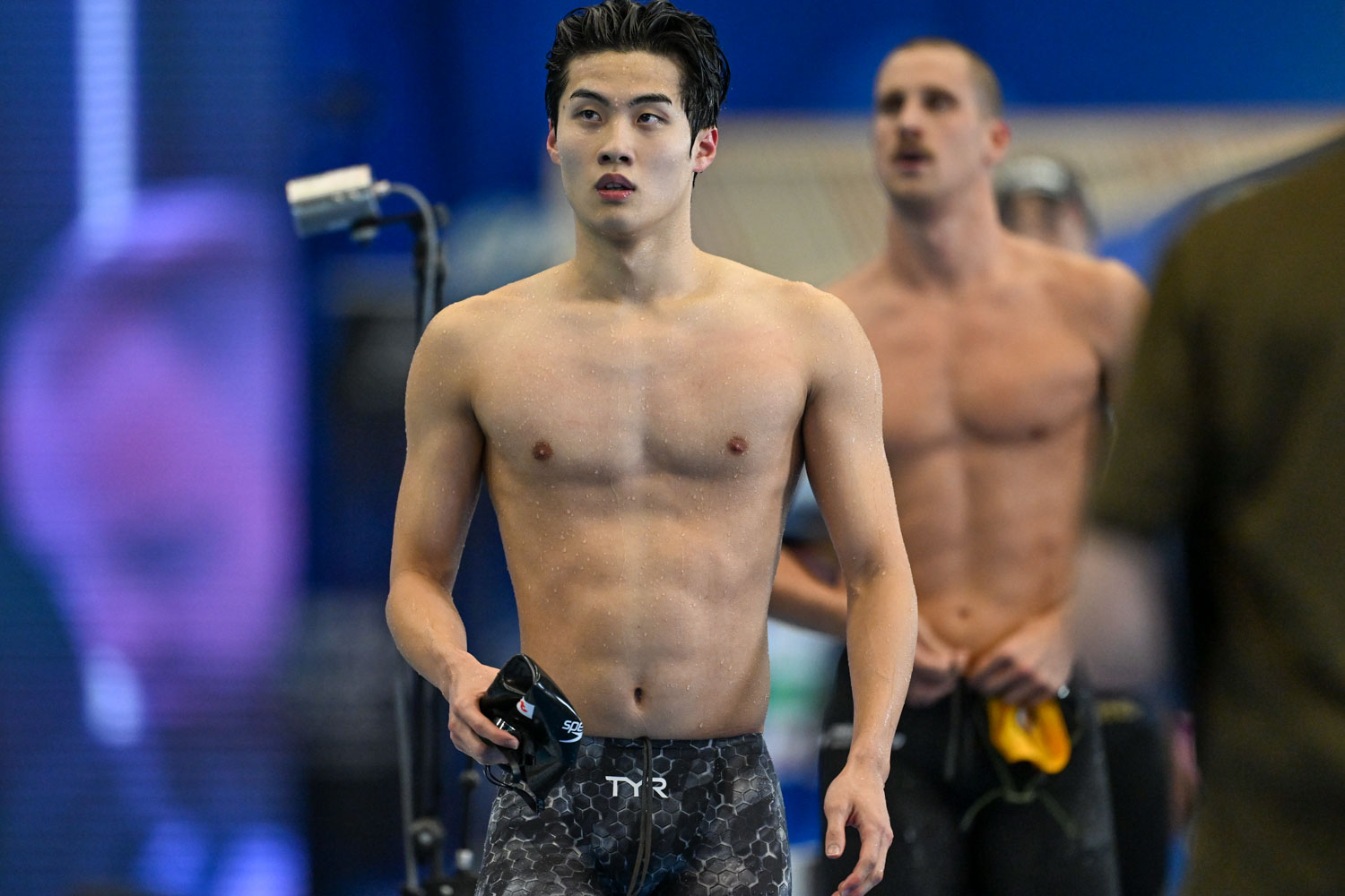 Jennie Hwang Sunwoo viral photoswimmers-muscular-wet-pool.