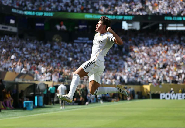 Toni Kroos Real Madridsoccer-celebration-jumping-stadium.