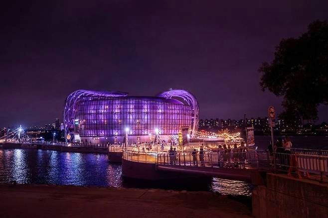 BLACKPINK lights Seoul landmarks pink concertnight-building-water-lights.