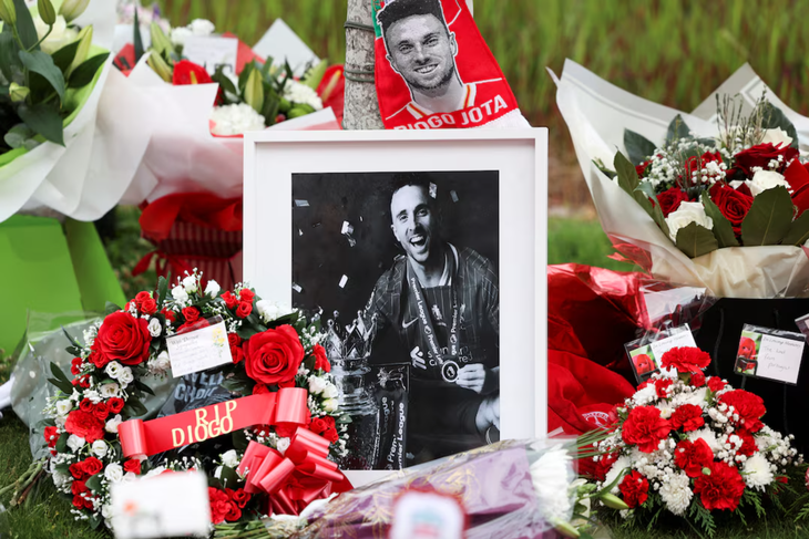 Liverpool Jota contract payoutmemorial-flowers-diogojota-tribute.