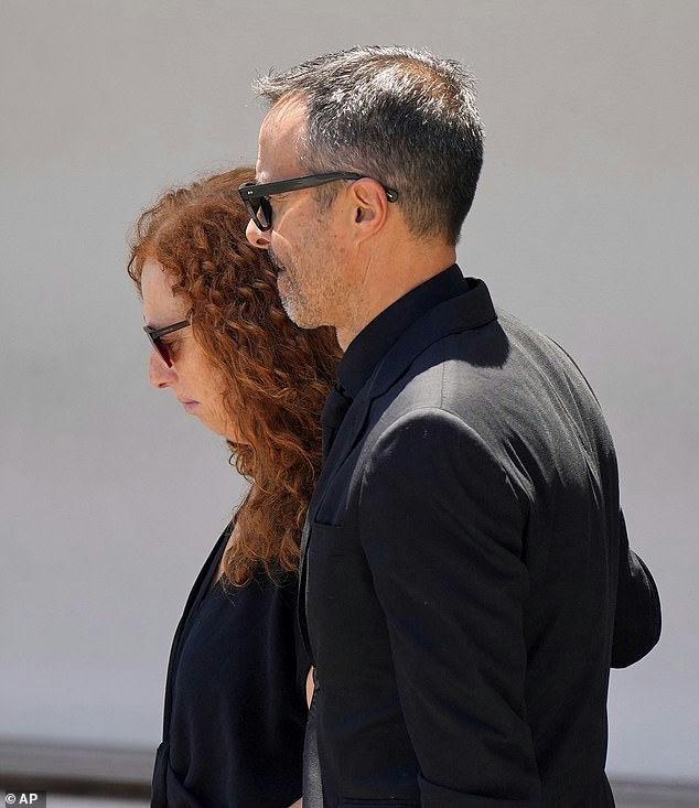 Diogo Jota funeralmourning-sunglasses-couple-somber.