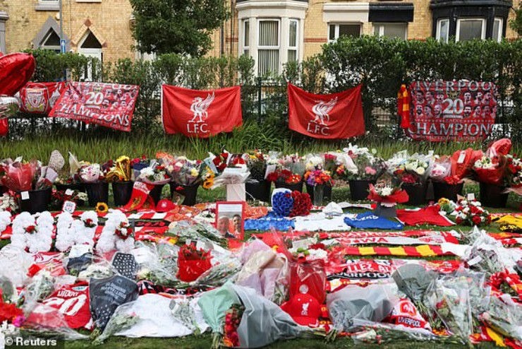 Diogo Jota funeral Portugal tributememorial-flowers-liverpool-flags.