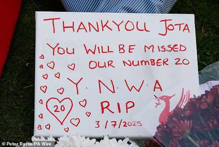 Diogo Jota funeral Portugal tributememorial-soccer-RIP-fan-Jota.