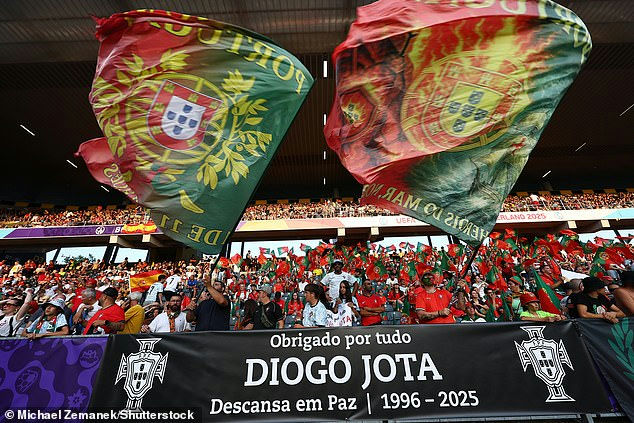 Diogo Jota final momentsSoccer-Fans-Flag-Memorial-Stadium.