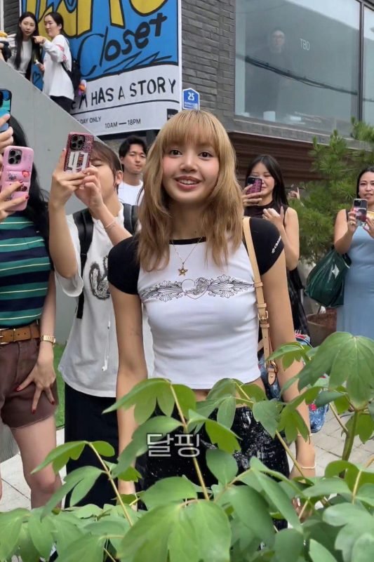 Lisa marriage rumorLisa-Fans-Blonde-Smiling.