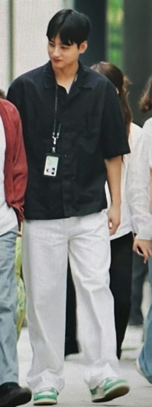 Cha Eunwoo brother visualsportrait-man-blackshirt-whitepants.