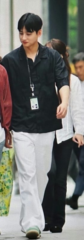 Cha Eunwoo brother visualsman-blackshirt-idbadge-whitepants.