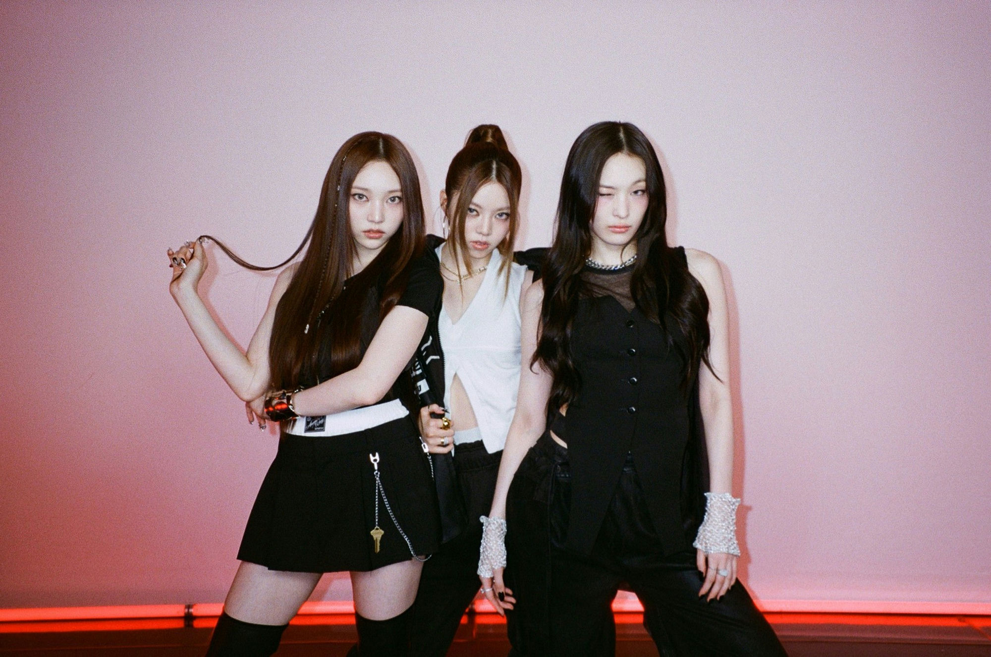 Youngseo K-pop debutgirls-pinkbackground-fashion-kpop.