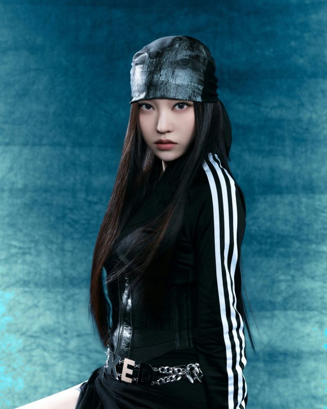 Youngseo K-pop debutportrait-fashion-brunette-bandana.