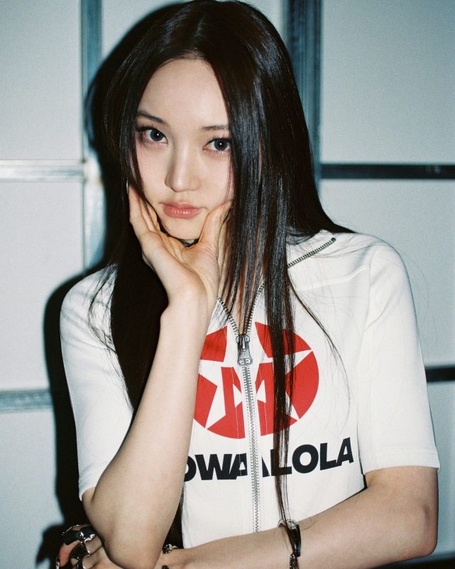 Youngseo K-pop debutwoman-longhair-casual-stylish.