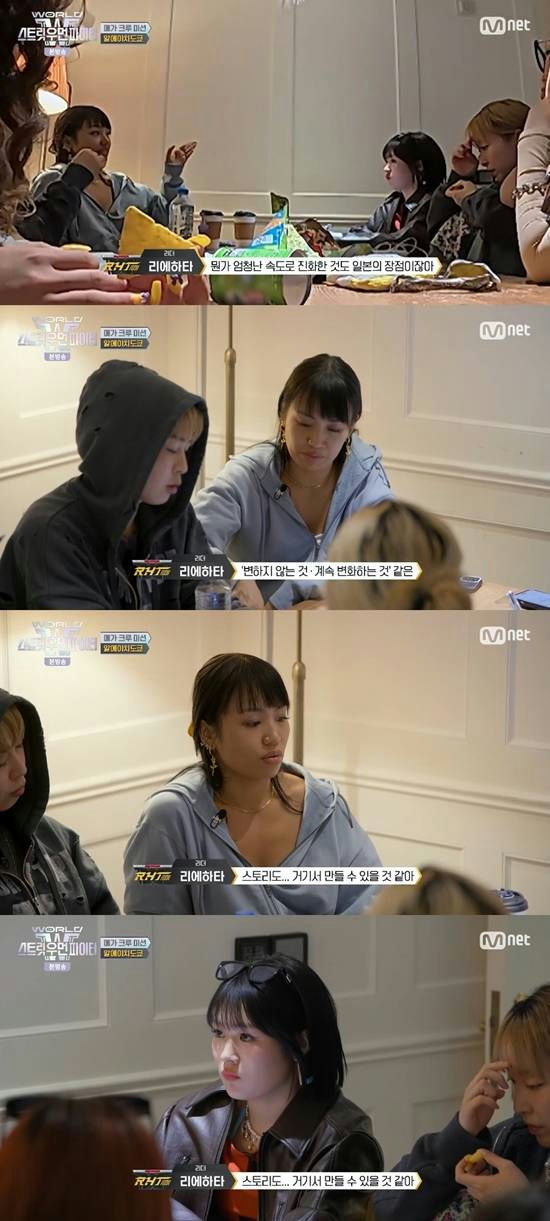 Riehata Mega Crew Missiongroup-discussion-table-snack-KoreanTV.