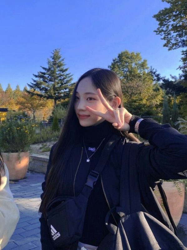 Youngseo pre-debut visualswoman-peaceSign-trees-outdoors.